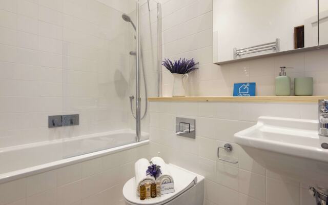 The Stunning Philbeach Garden Apartment- CSD