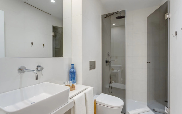 Superb Flat w/ Balcony and AC by LovelyStay