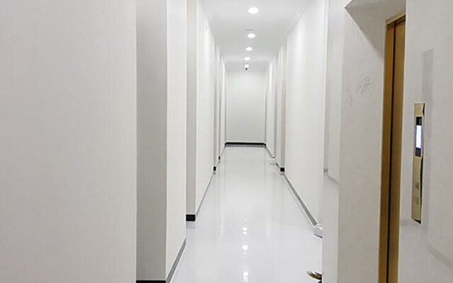 Golden Apple Hotel Two
