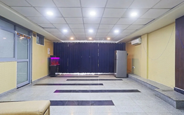 Hotel Aerostar Gold Near Yashobhoomi