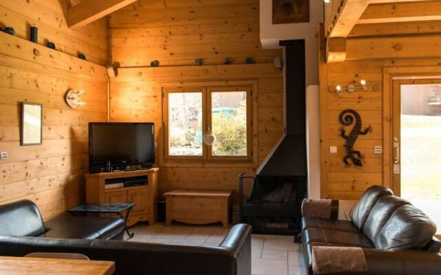 Brilliantly located spacious 4-Bedroom Chalet