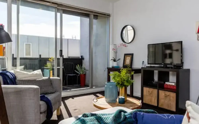 Mika, 2bdr Fitzroy pad With Secure Parking