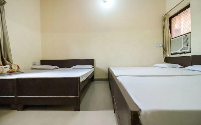 Shri Giriraj Dham by OYO Rooms