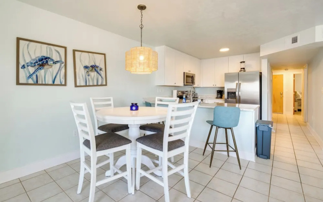 Cedar Key Condo w/ Balcony & Gulf Views!