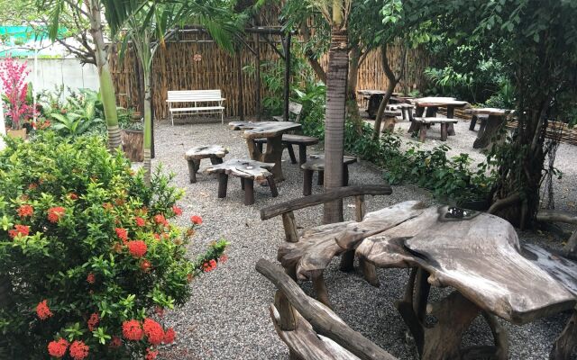 Taphouse Guest House