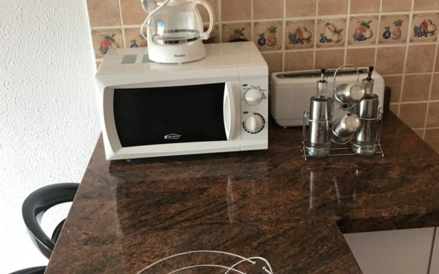 5 min walk from Yumbo 309