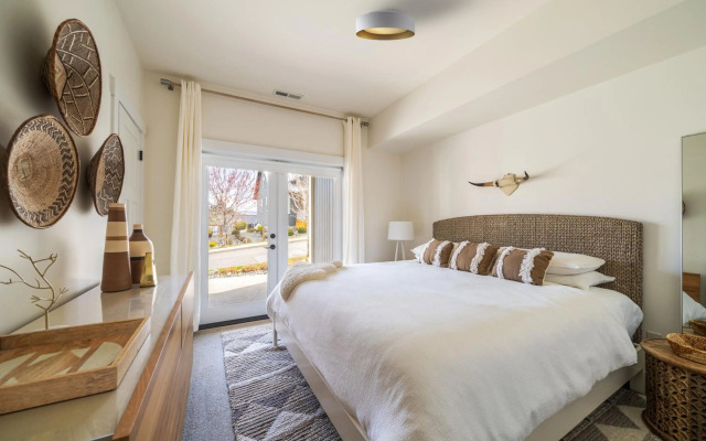 Lake & Vine Villa #15