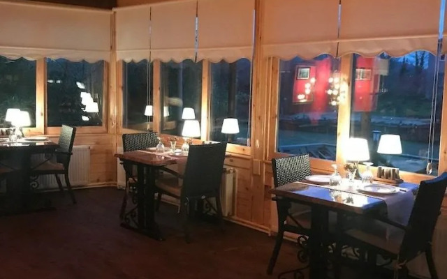 Sweet Home River Hotel