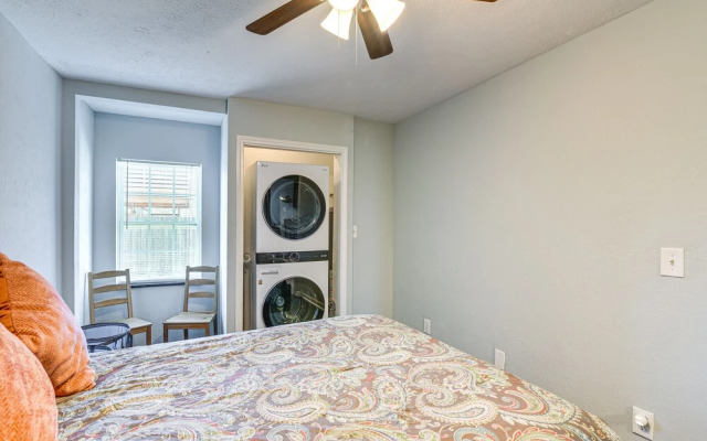 Convenient Galveston Home < 1 Mi to Beach!