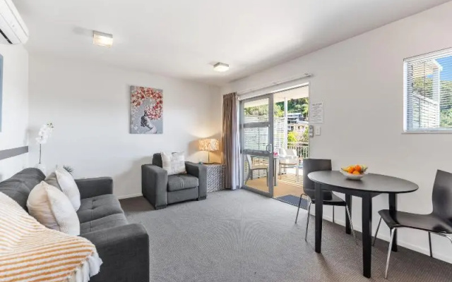 Paihia Beach Apartment – Guest Rooms – Paihia