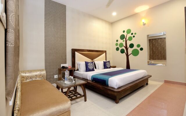 OYO 10070 Hotel Satkar Regency