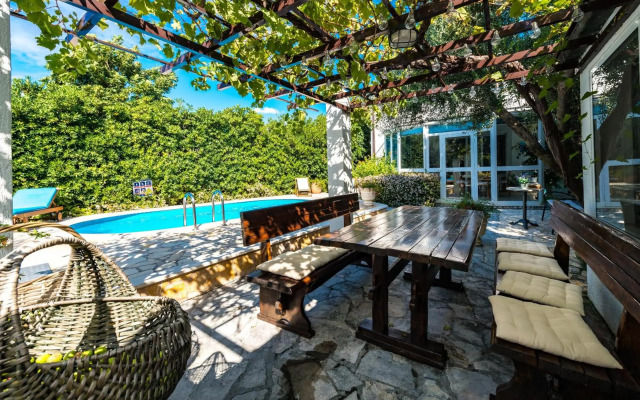 Villa Piano - Four Bedroom Villa With Terrace and Swimming Pool