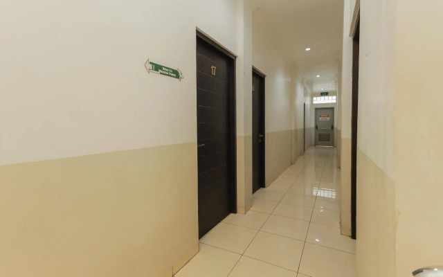 RedDoorz near Juanda Airport T1