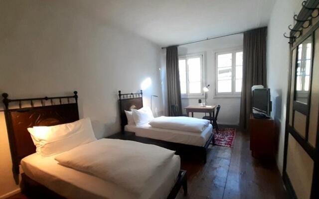 Mimosa Goldenstern Residence