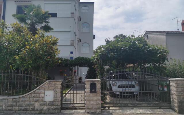 Apartment Slisko with Terrace and Garden
