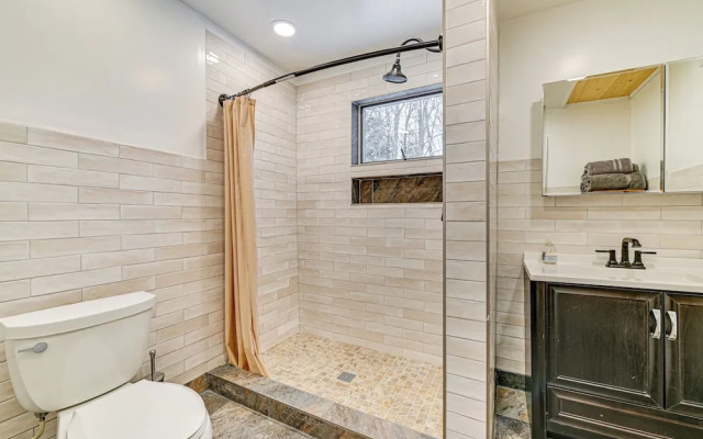 Ski, Hike & Golf: Pet-friendly Windham Retreat