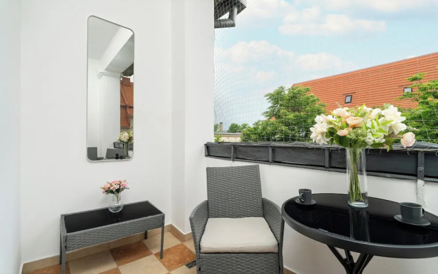 Poznan 3rd Floor Studio for 2 by Renters