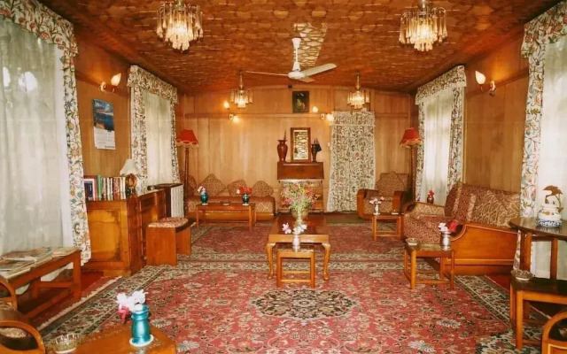 Shabnam Group Of Houseboats