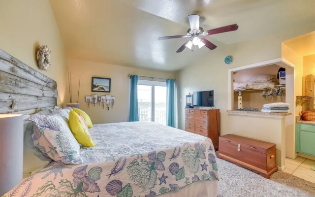 Bay View, Pool Access: Romantic Galveston Retreat!