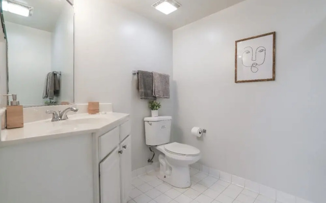Cozy 2 Bedroom Condo Ballston
