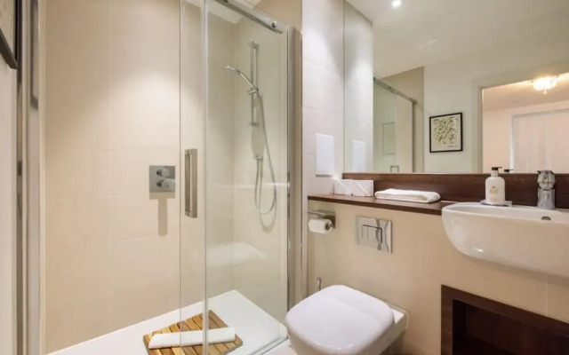 The London Retreat - Alluring 2bdr Flat With Balcony