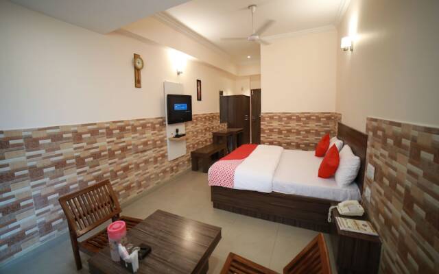 OYO 15561 Corporate Villa