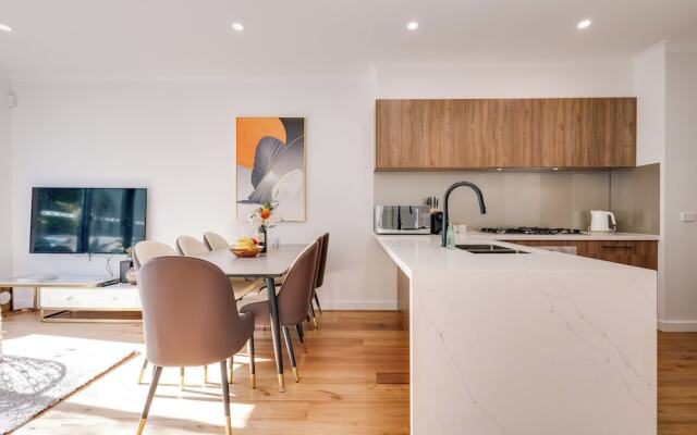 StayAU Stylish 4BR Home Ringwood