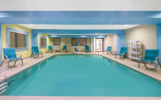 La Quinta Inn & Suites by Wyndham Erie