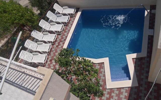 Modern Apartment in Okrug Gornji With Swimming Pool