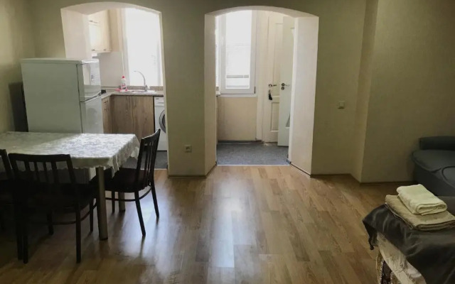 Apartment on Griboedov Street 32