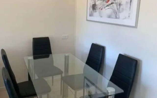 Sunny, 2-bedroom apartment with pool, 200m from Caseys beach