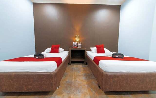 RedDoorz @ N Roldan Street