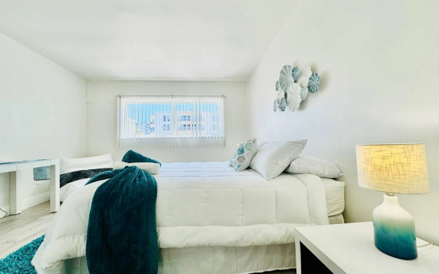 Waterfront 1BR Parking Walk to the Beach