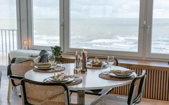 Beautiful Seaview Apartment With Private Garage