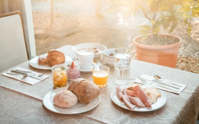 Ascona Lodge, Pool & Garden Retreat