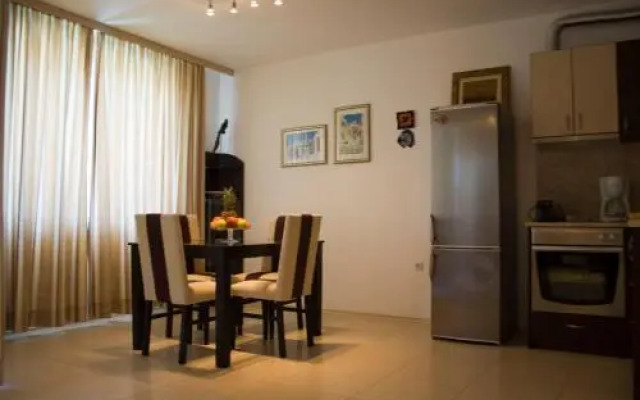Sunny House Aparthotel