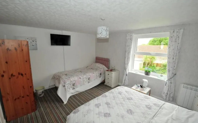 Treviglos Lodge Bed  Breakfast