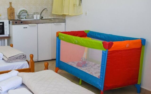 Lemon studio with garden close to beach