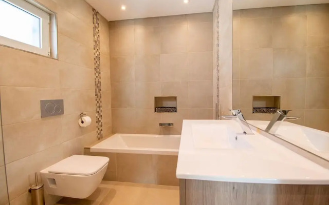 Casa Ana Superbly Renovated With Heated Private