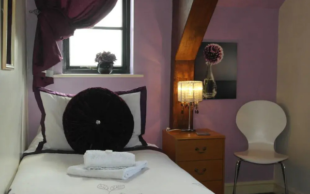 Crown Lodge Bed & Breakfast