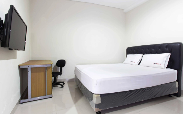 RedDoorz Plus near Lippo Cikarang Mall