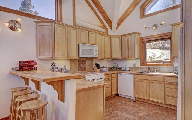 Stunning Mountain Getaway! Sleeps 10!