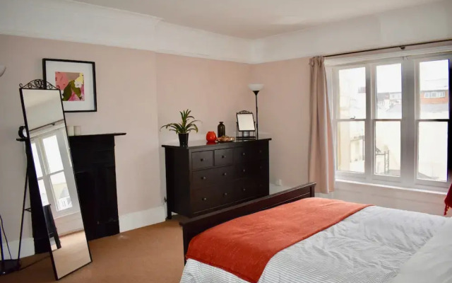 2 Bedroom Brighton Apartment With Sea Views
