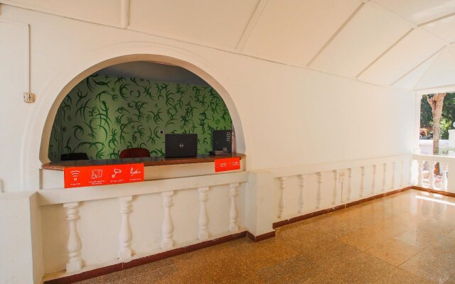La Petite By OYO Rooms