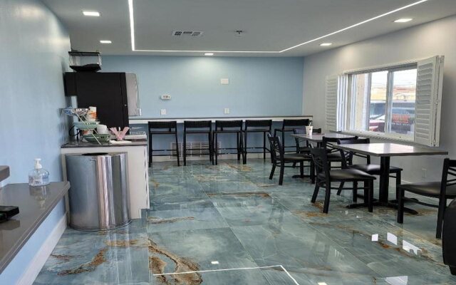 Hotel Avenida Victorville I 15