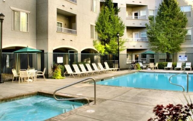 Downtown Luxury Condo at Citifront