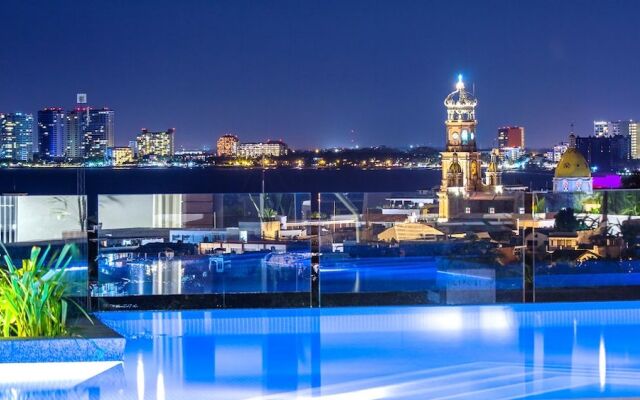 Mountain Views Rooftop Pool Condo