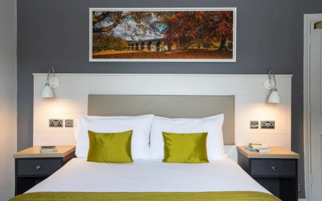 The George Hotel