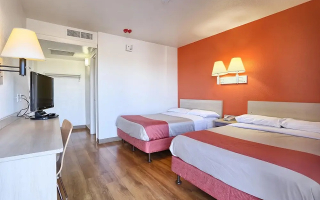 Motel 6 Pittsburg