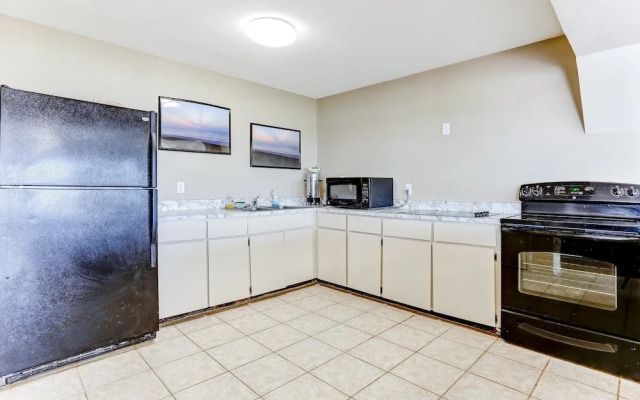 Tastefully Decorated Condo with Scenic Beach Views by RedAwning